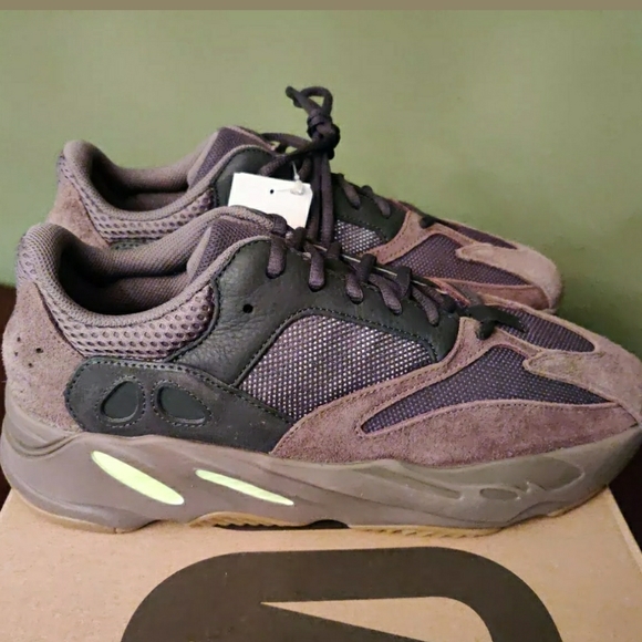 Adidas Yeezy Boost 700 \